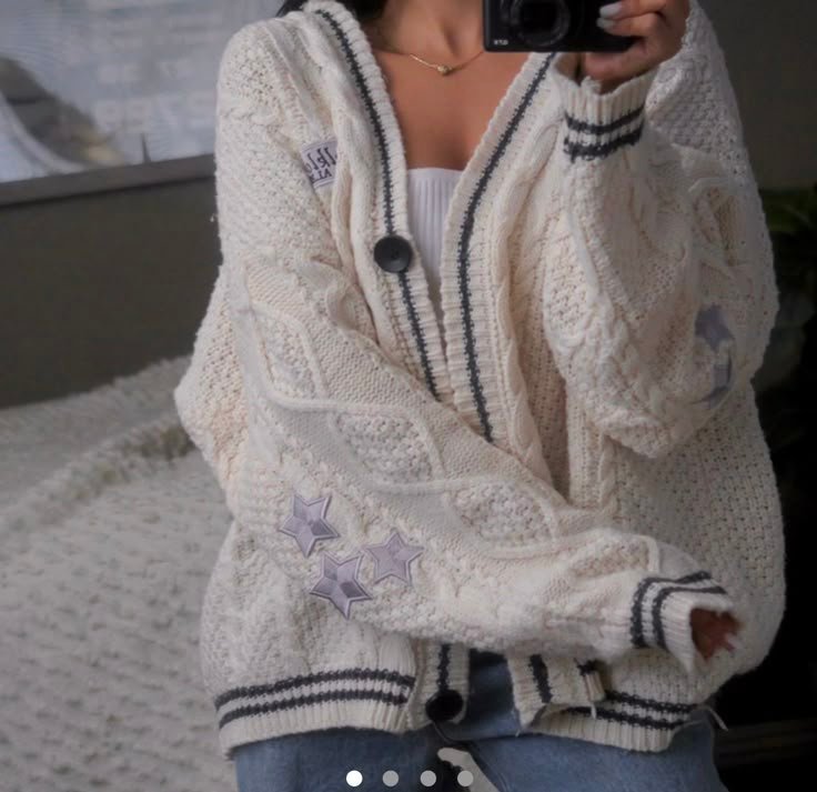 cardigan folklorique Taylor Swift - tenue cardigan Taylor Swift