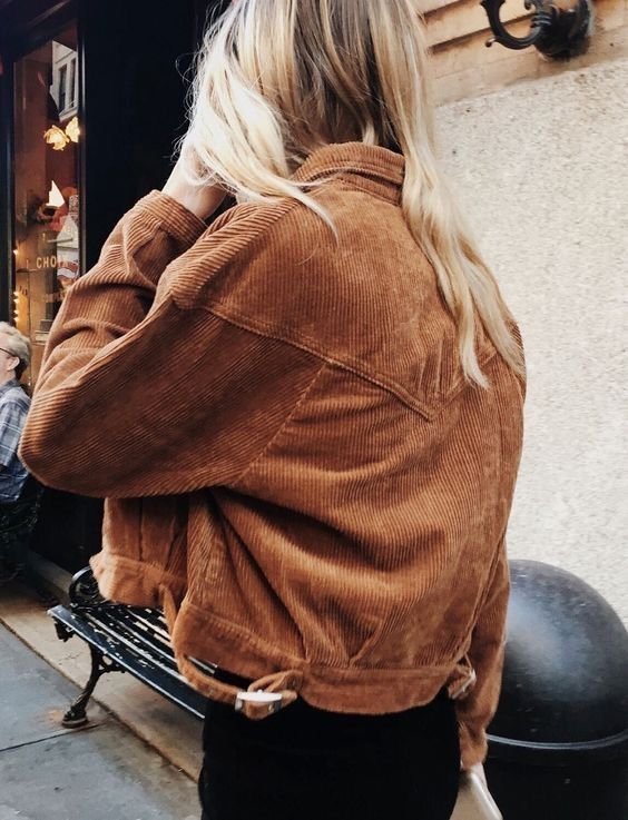 ASOS Petite Petite Veste courte en velours côtelé avec empiècement en fausse fourrure - Rouille - Tenue veste marron