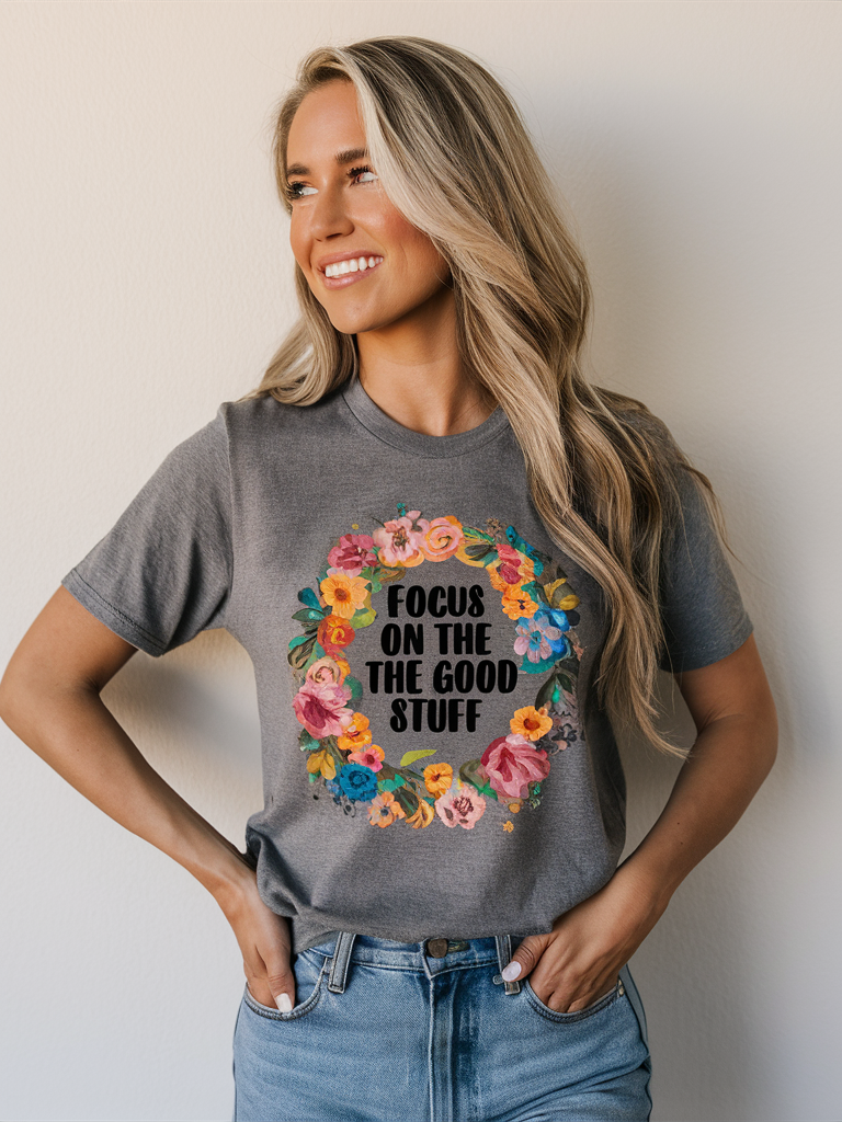 Looks frais : 22 idées de tenues printanières avec t-shirts pour 2025