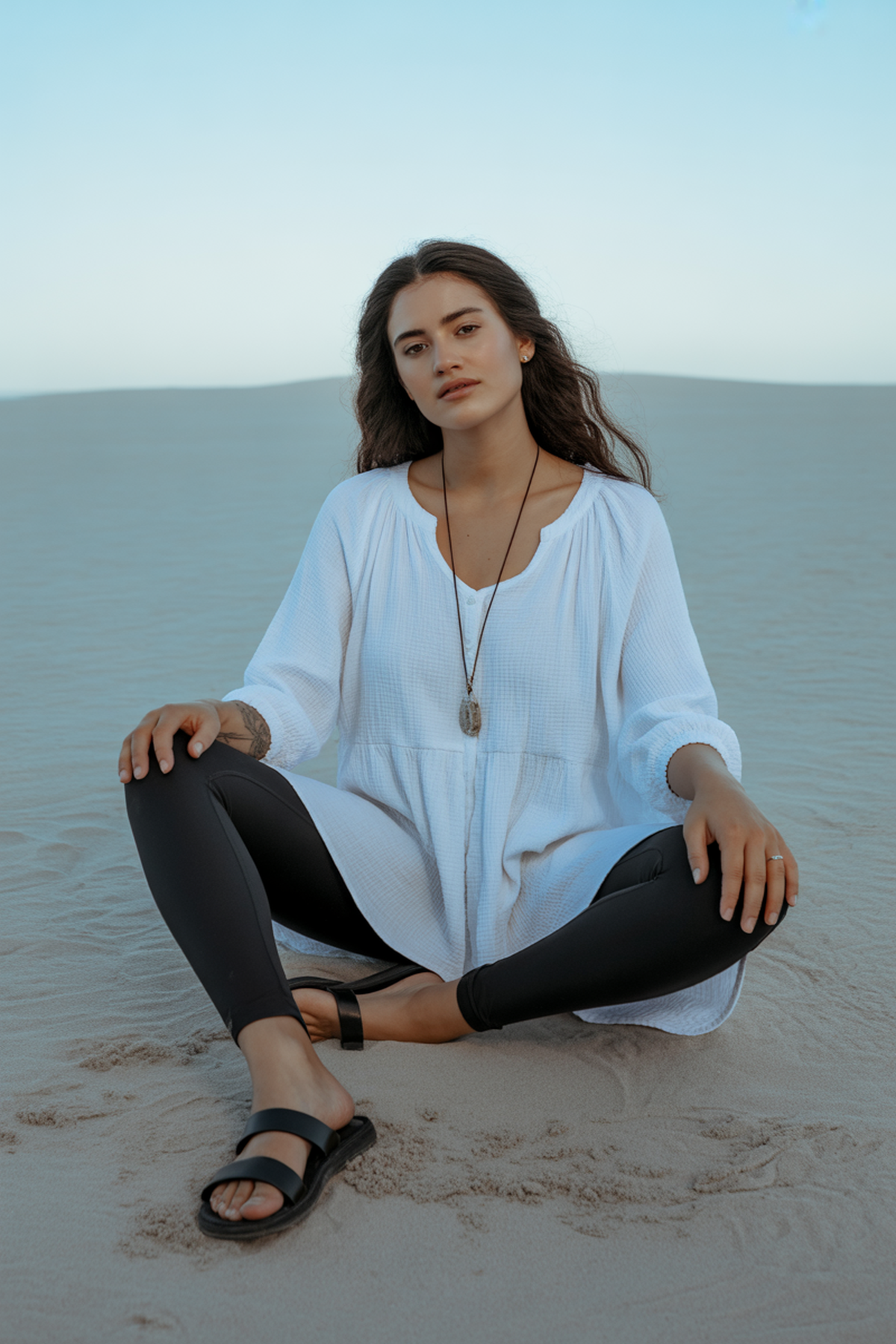 Tunique Aérée Avec Leggings Et Sandales