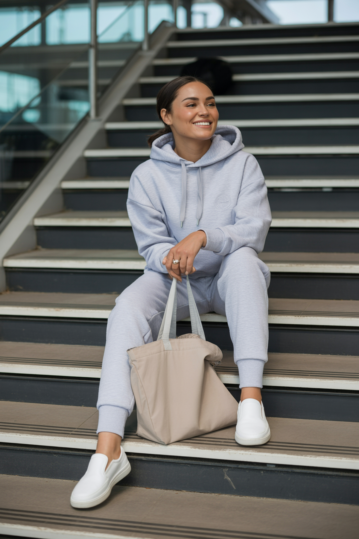 Sweat à capuche décontracté avec joggers stylés pour les jours de voyage