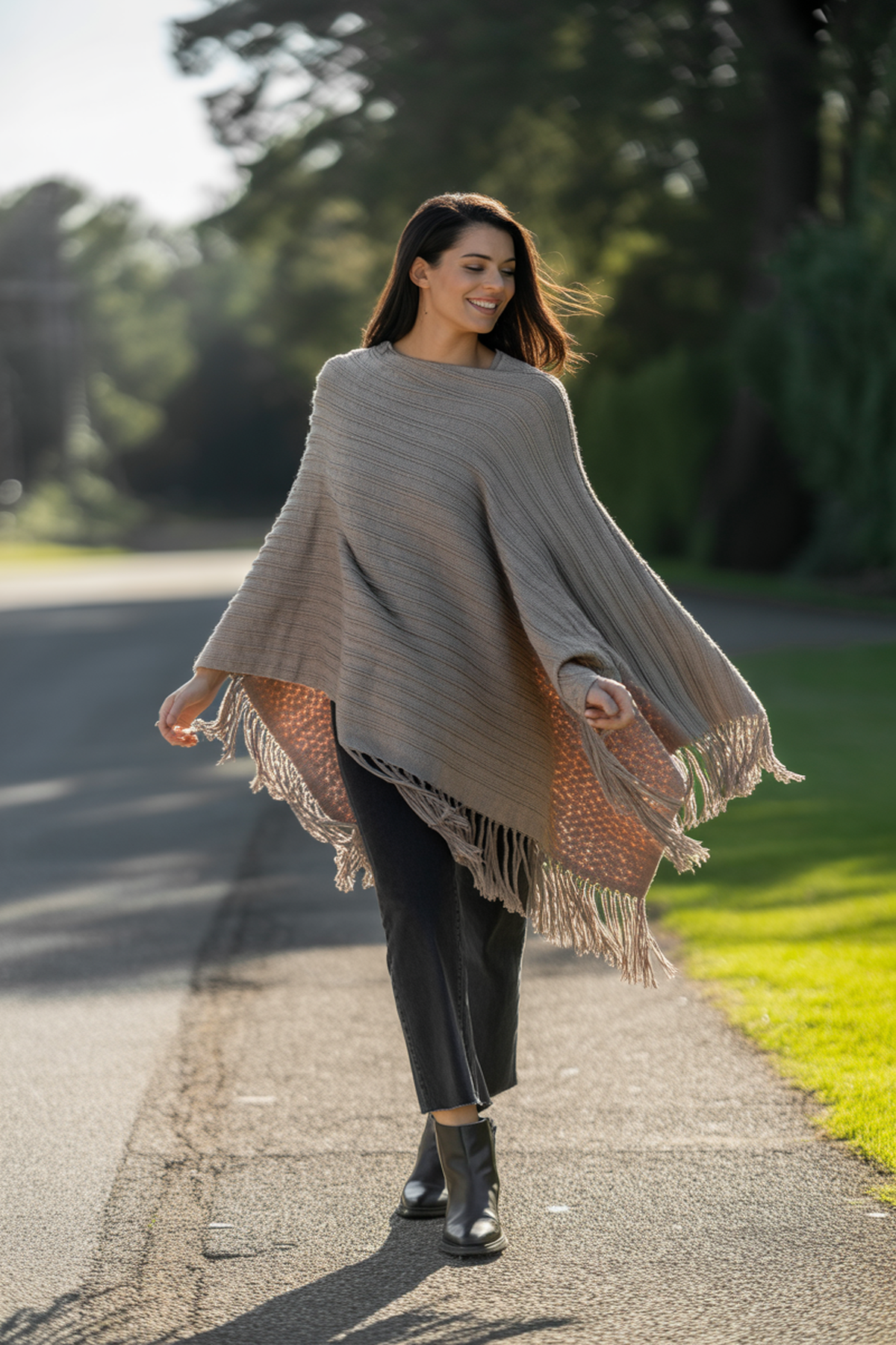 Poncho de Punto con Flecos para Vibras Boho de Invierno