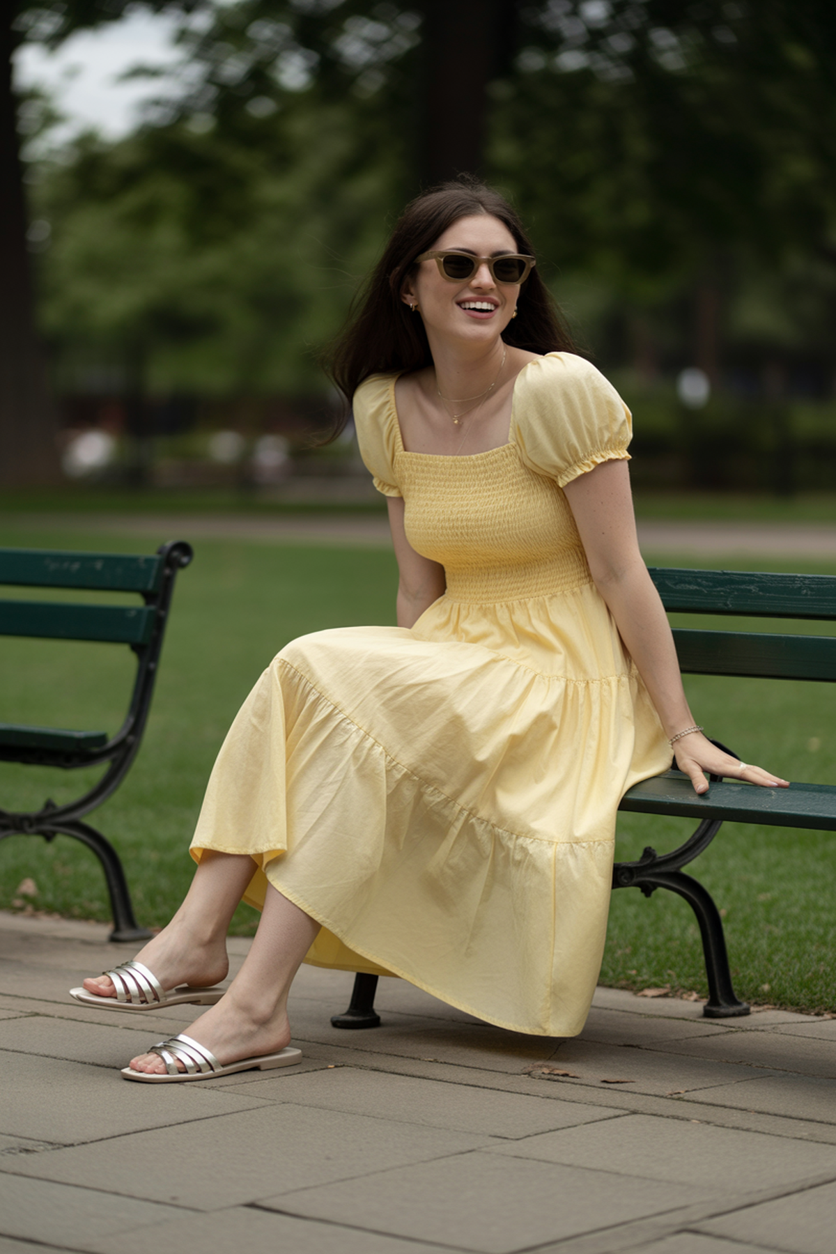 Vestido Ligero con Fruncido y Silueta Juguetona