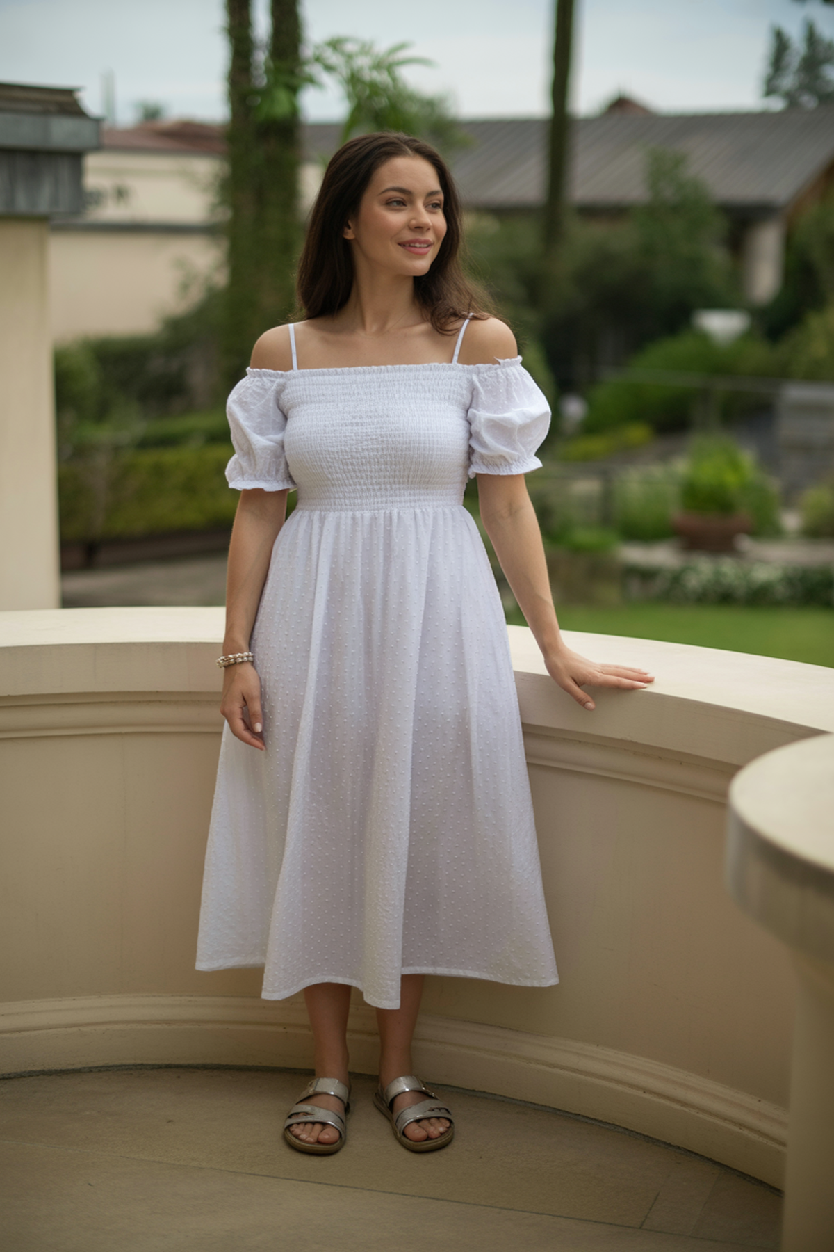 Vestido Off-Shoulder con Ajuste Relajado para una Elegancia Fácil