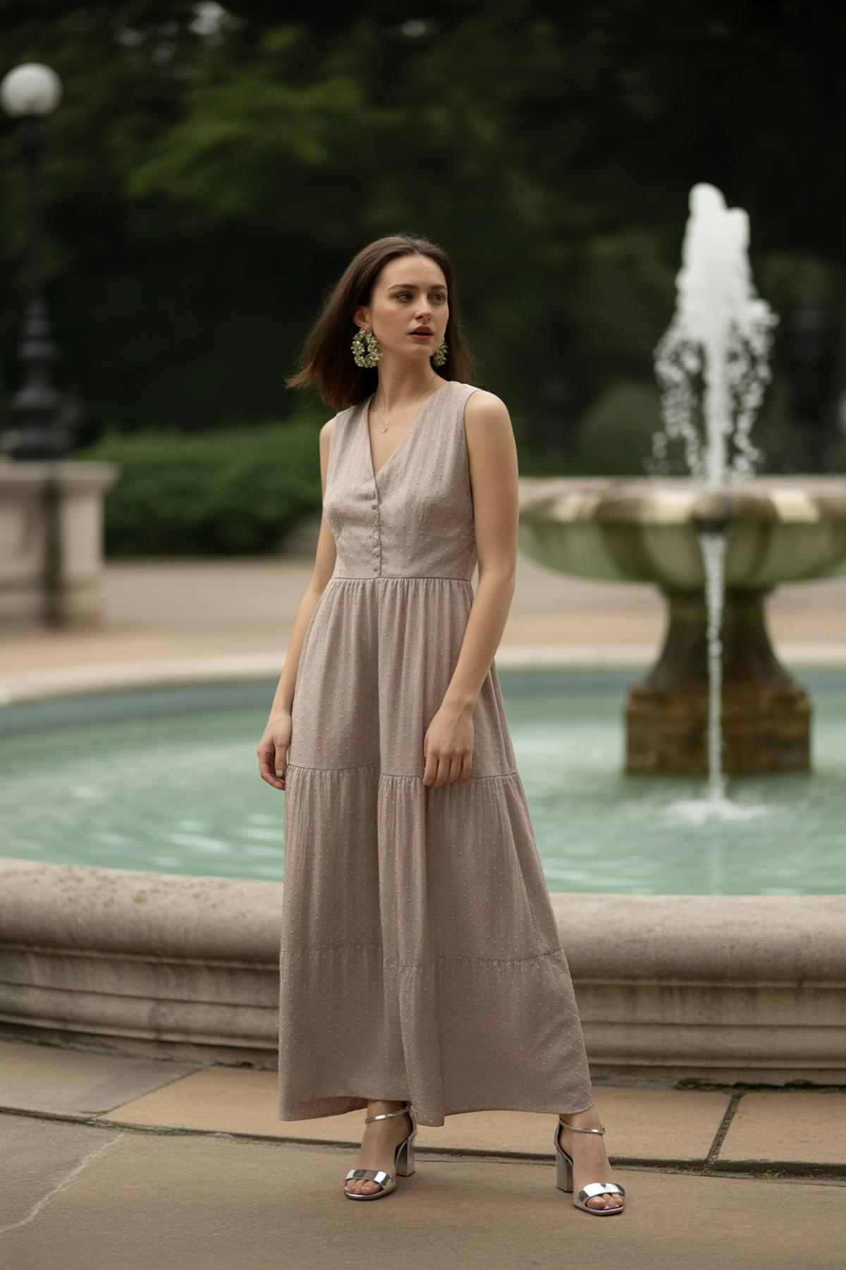 Robe Maxi Élégante Avec Boucles d’Oreilles Statement