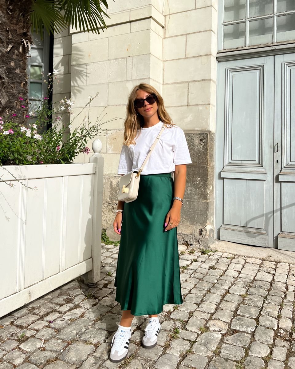 Jupe en satin vert et samba - tenue jupe en satin vert