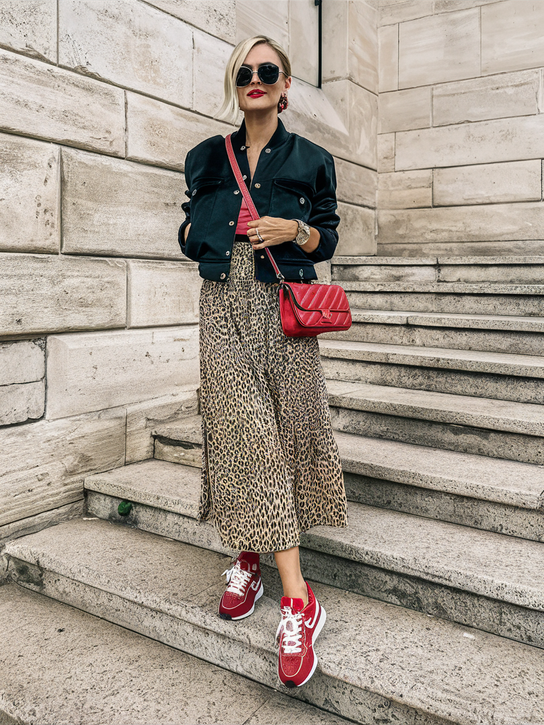 Tenues de printemps décontractées et tendance 2025 : 22 idées stylées pour chaque occasion