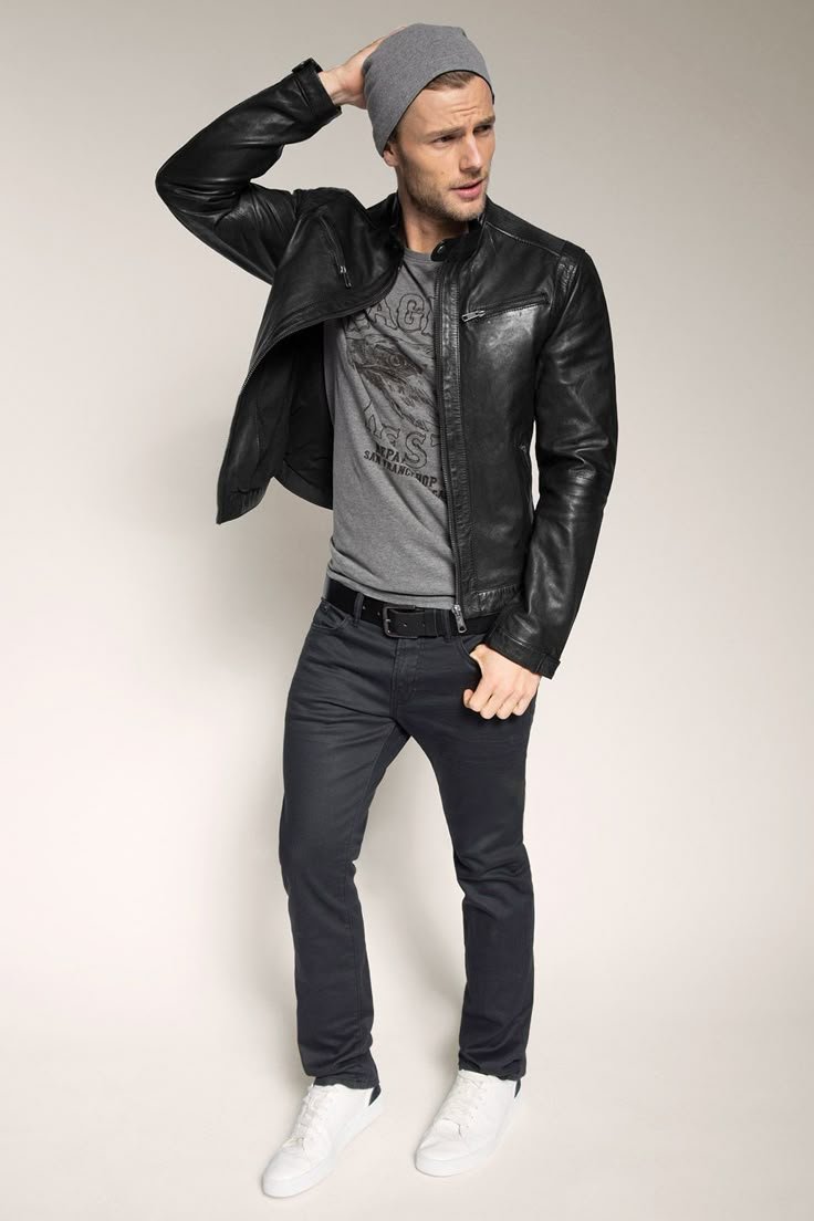 Passionné de cuir Passionné de cuir - tenue avec veste en cuir noir