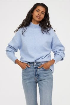 8 idées de pulls bleu bébé | Pull bleu bébé, mode, tenues - Tenue pull bleu bébé