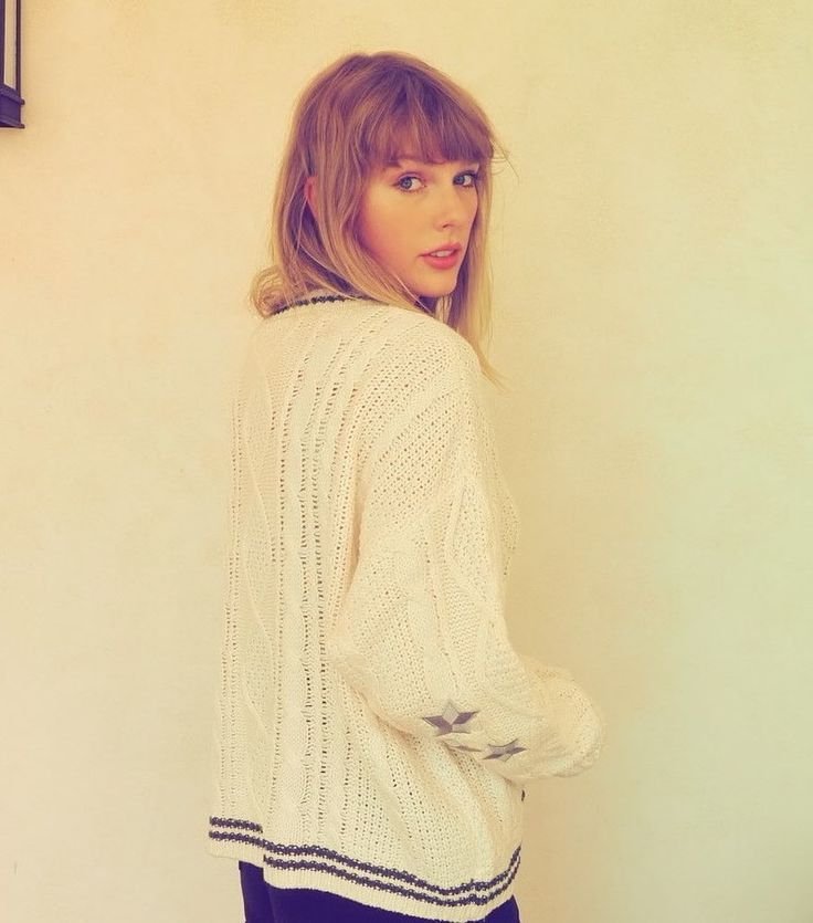 Page d'épingles - Tenue cardigan Taylor Swift