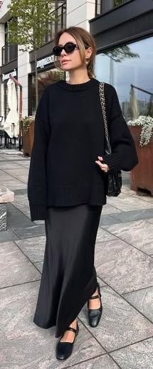 280 idées de jupes longues noires pour 2024 | Mode, style, jupe longue noire - Tenue d'hiver