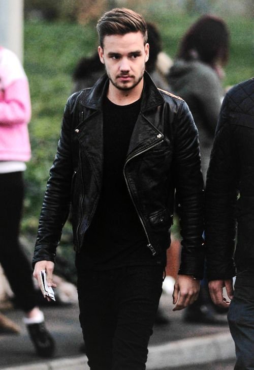 tenue veste en cuir noir