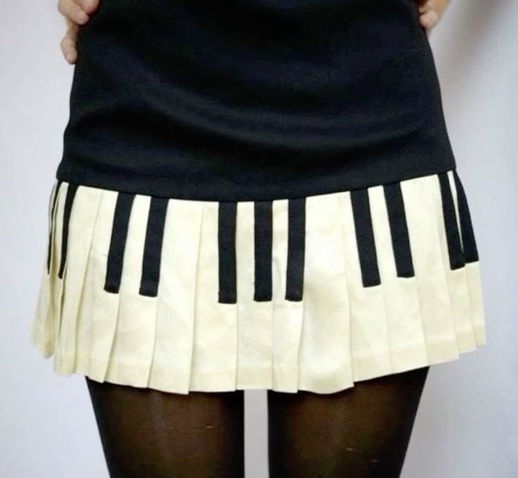 Jupe piano plissée Moschino des années 90 - jupe piano