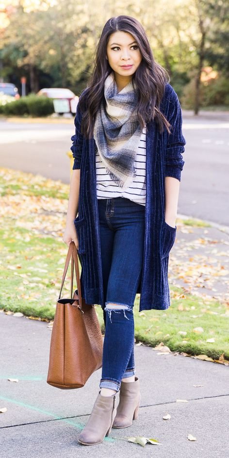 Comment porter un cardigan bleu marine | HOWTOWEAR Mode - Tenue cardigan bleu marine