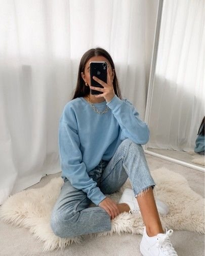 Encore plus de cette obsession bleu clair ! - tenue pull bleu bébé
