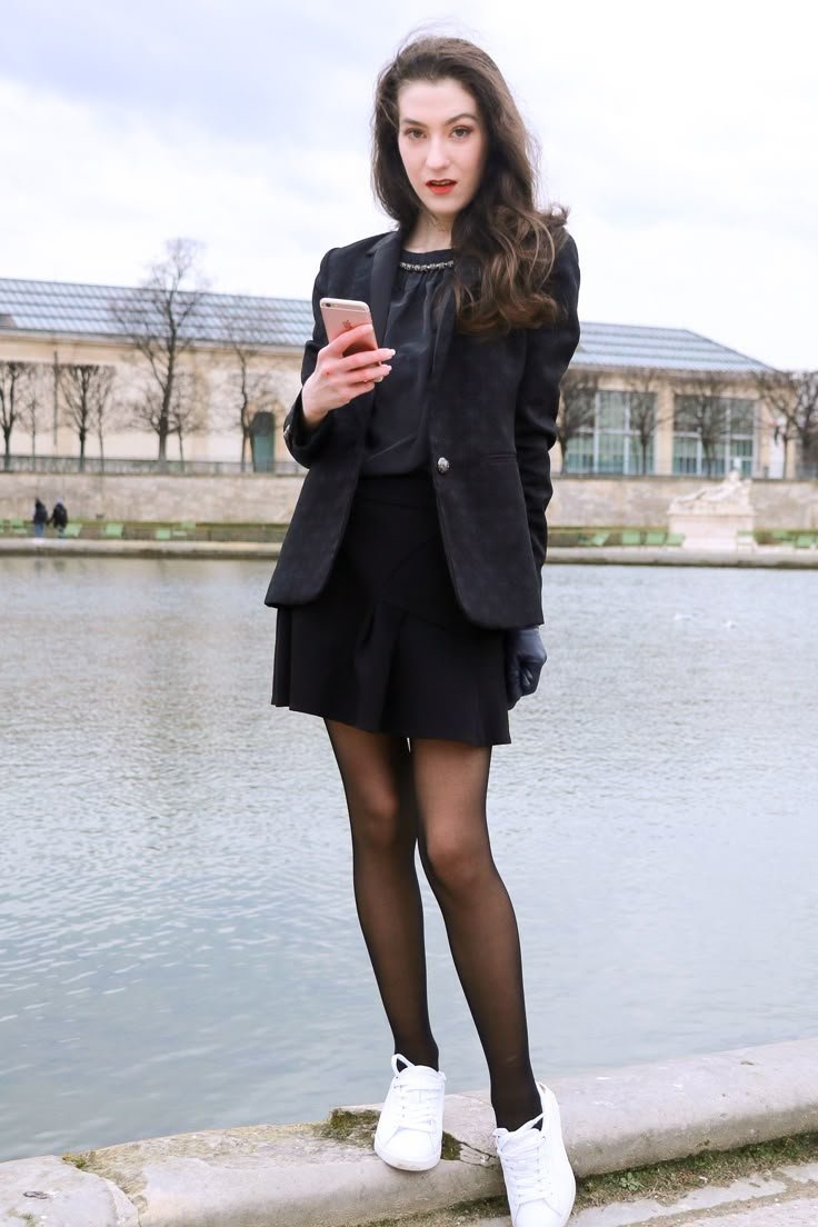 Que porter cet hiver 2024 ? Dès le réveil ? Tendances mode et tenues 2024 : ensemble jupe et collants