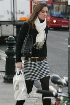 32 idées de jupes pied-de-poule | Jupe pied-de-poule, mode professionnelle, tenue de travail - Tenue jupe pied-de-poule