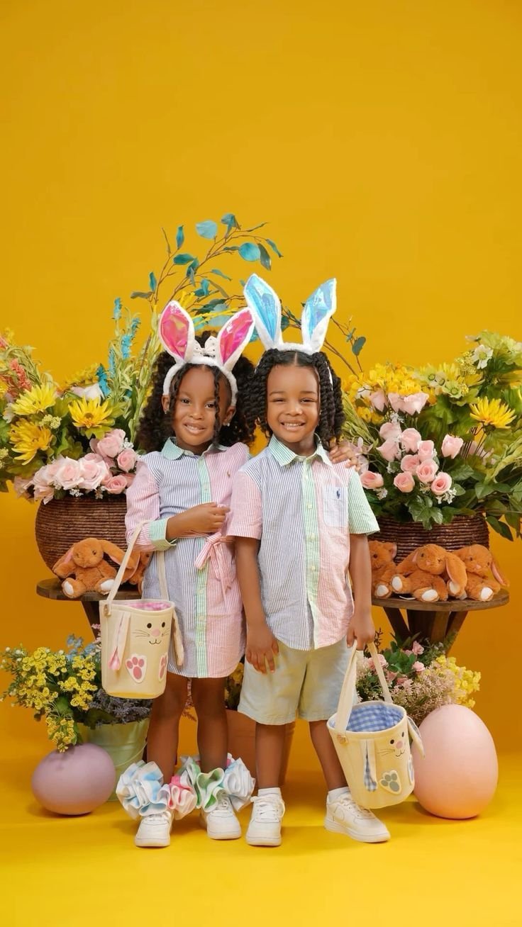 Adorable séance photo de Pâques entre frères et sœurs