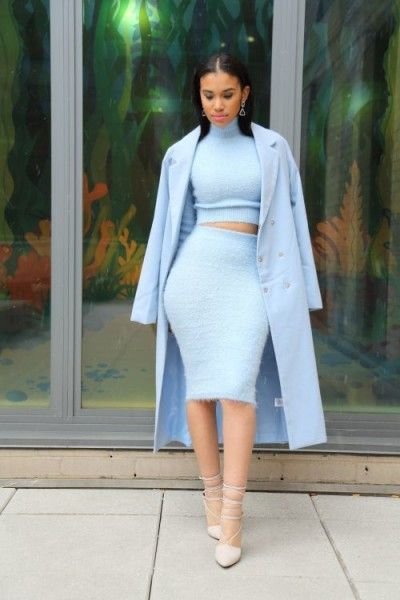 Le pouvoir des pastels : le guide ultime pour adopter la tendance bleu layette de 2024 – Ferbena.com - Tenue pull bleu layette