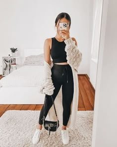 640 idées de tenues avec cardigan | Tenues, jolies tenues, tenues d'automne 640 idées de tenues avec cardigan | Tenues, jolies tenues, tenues d'automne - Tenue cardigan court