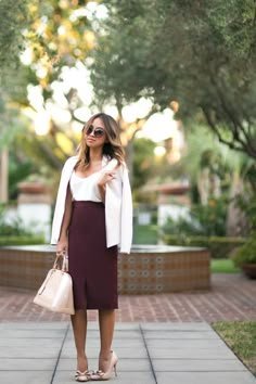 17 idées de jupes marron | Tenue de travail, Tenue de travail - Tenue de jupe marron