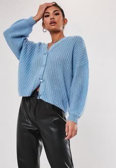 8 idées de pulls bleu bébé | Pull bleu bébé, mode, tenues - Tenue pull bleu bébé