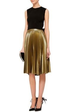31 idées de tenues avec une jupe plissée dorée | Tenues, jupe plissée dorée - Tenue avec une jupe dorée