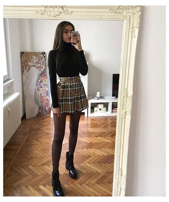 Page d'épingles - tenue jupe et collants