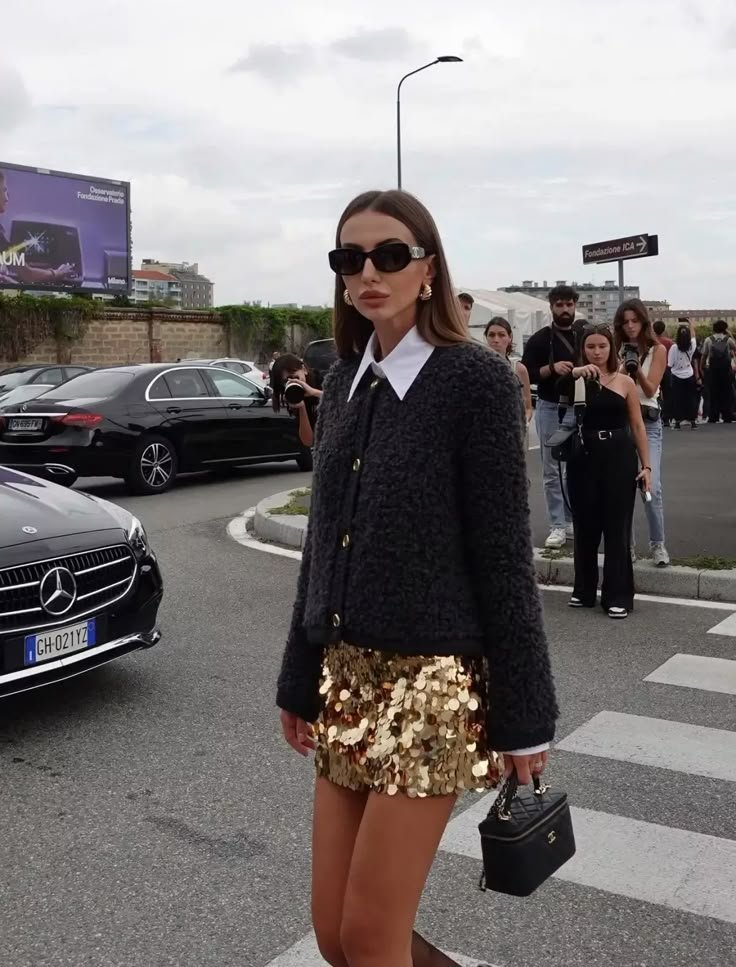 21 façons de porter une jupe à sequins pour plus d'éclat | Tenue mini-jupe à sequins, Tenue jupe métallisée, Tenue jupe à sequins - Tenue jupe à sequins