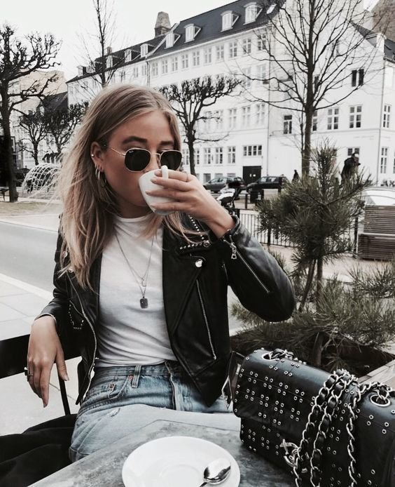 Veste courte en cuir Just Cavalli avec ornements cloutés Veste courte en cuir Just Cavalli avec ornements cloutés - tenue veste en cuir noir