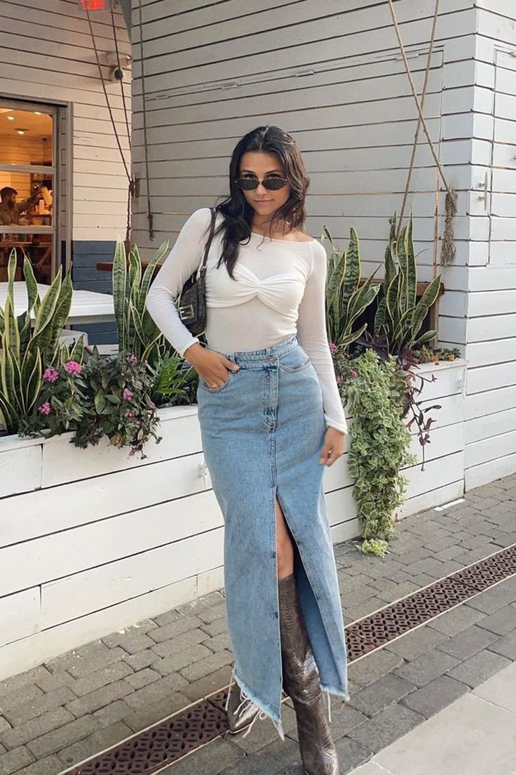 10 idées de tenues chics et élégantes avec une jupe longue en jean 10 idées de tenues chics et élégantes avec une jupe longue en jean - tenue jupe en jean hiver