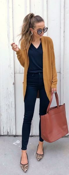 19 idées de tenues avec un cardigan marron | Tenues cardigan, tenue cardigan marron, vêtements 19 idées de tenues avec un cardigan marron | Tenues cardigan, tenue cardigan marron, vêtements - tenue cardigan beige