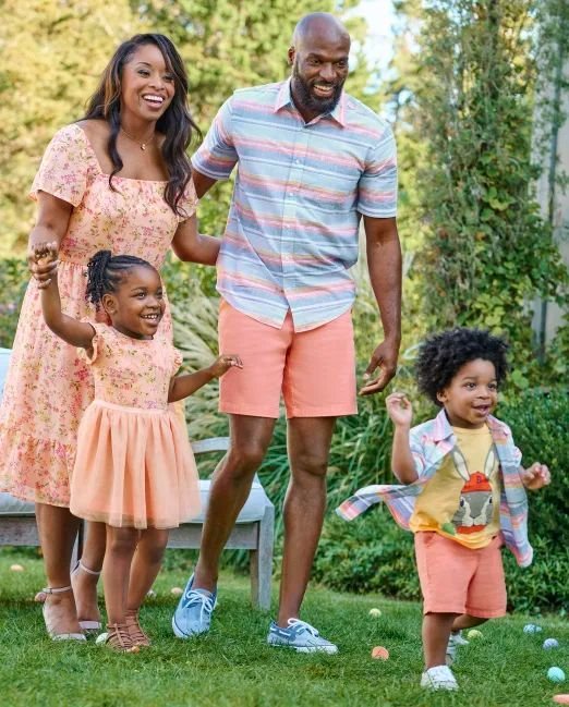 Tenues familiales de Pâques assorties