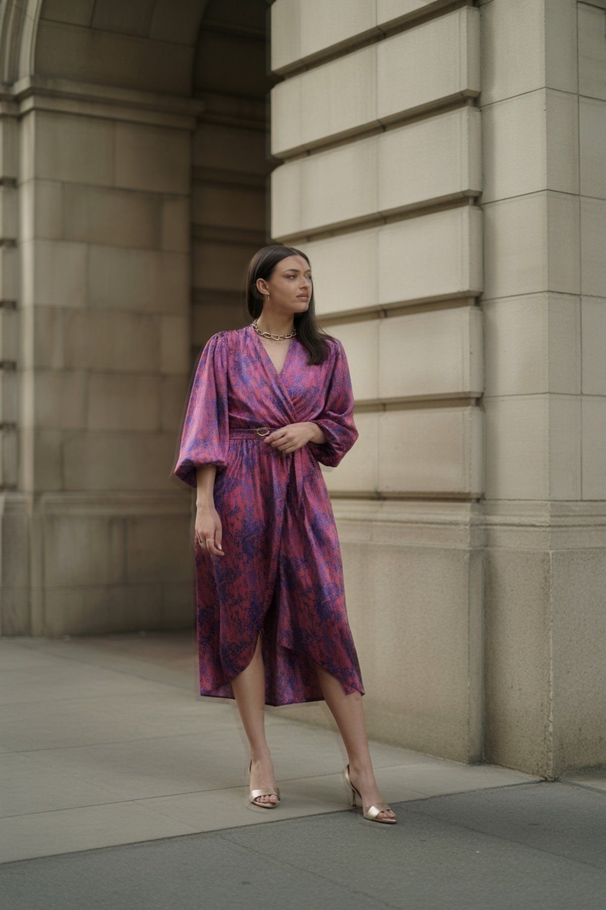 Vestido Envelope Colorido com Silhueta Elegante