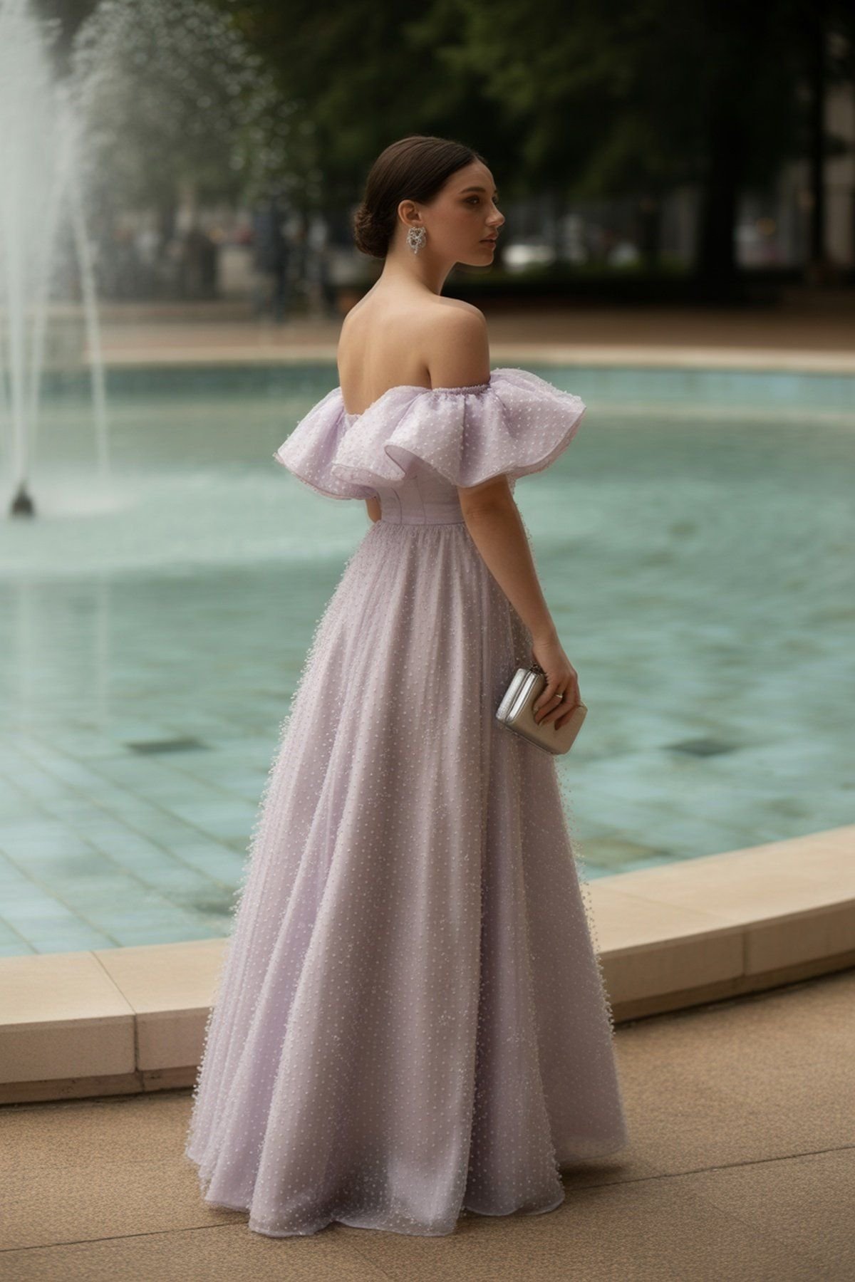 Vestido Ombro a Ombro com Detalhes em Babados