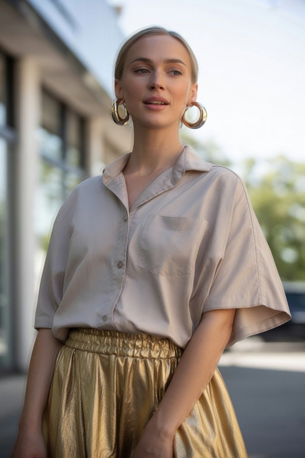 Saia Metálica com Brincos de Argola Marcantes