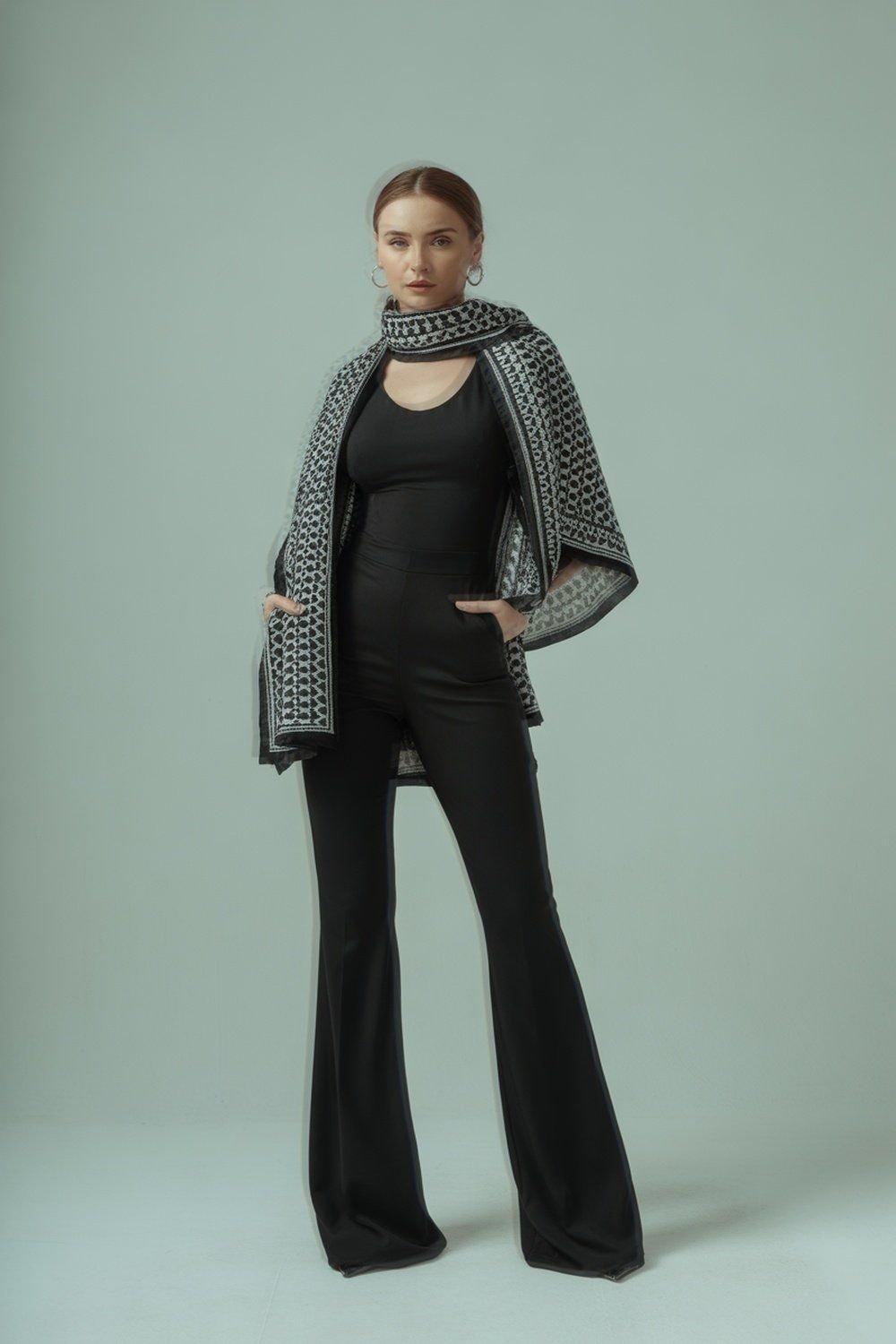 Lenço com Estampa Geométrica Com Macacão Elegante