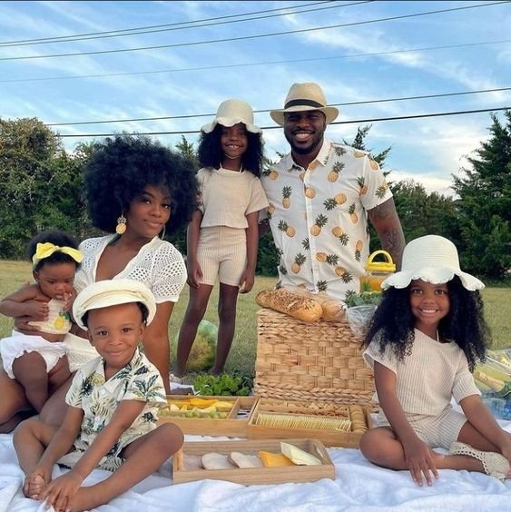 Trajes de Páscoa elegantes para a família negra
