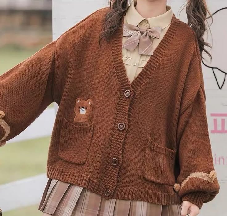 Kawaii japonês urso marrom malha oversized cardigan | roupas de cardigan bonito estética Cardigan grande de malha de urso marrom japonês kawaii | Looks fofos com cardigan estéticos - conjunto de cardigan bege