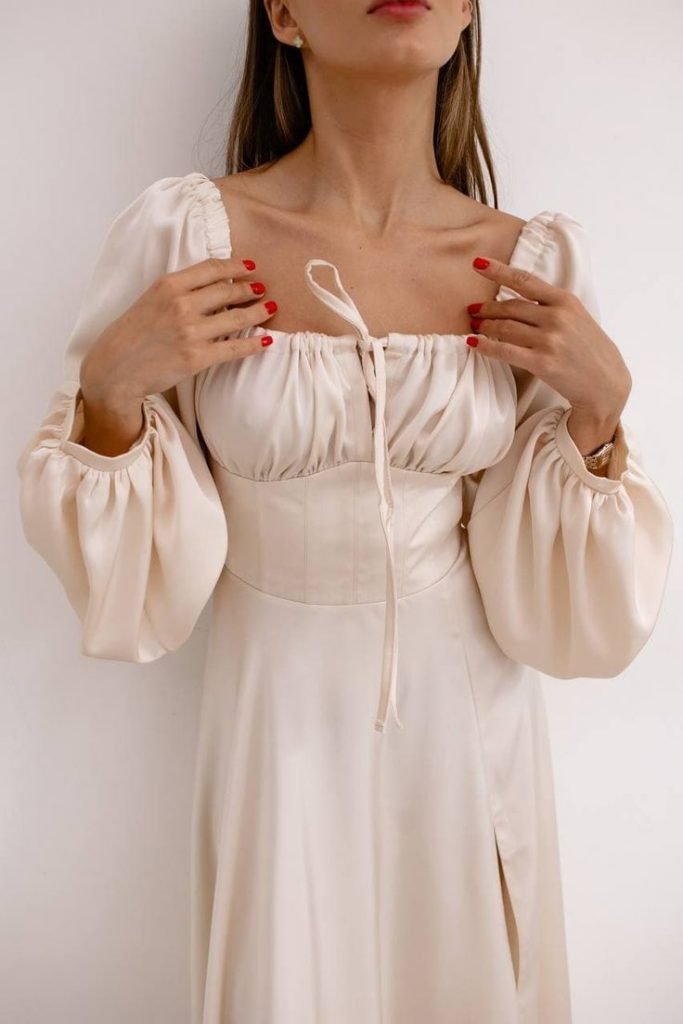 Vestidos de seda para o outono de 2023: 19 ideias luxuosas