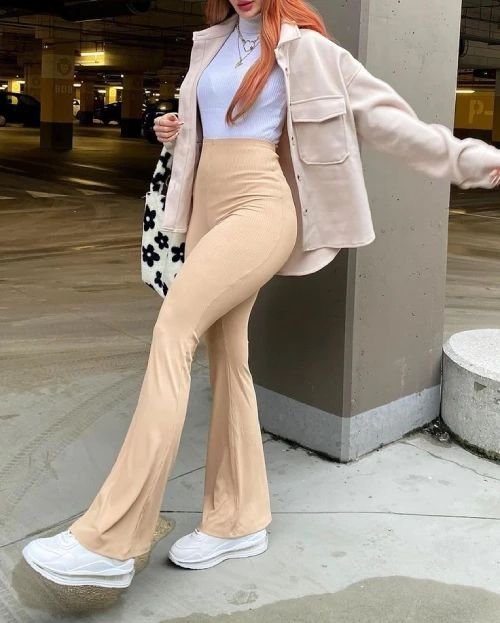 30 looks da moda com leggings flare: ideias chiques de calças de ioga - Inspired Beauty 30 looks da moda com leggings flare: ideias chiques de calças de ioga - Inspired Beauty - look com leggings flare marrom