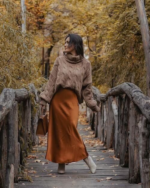 O que vestir com saia de cetim [2024]: mais de 70 looks estilosos com saia de cetim para ficar na moda - look com saia de cetim para o inverno