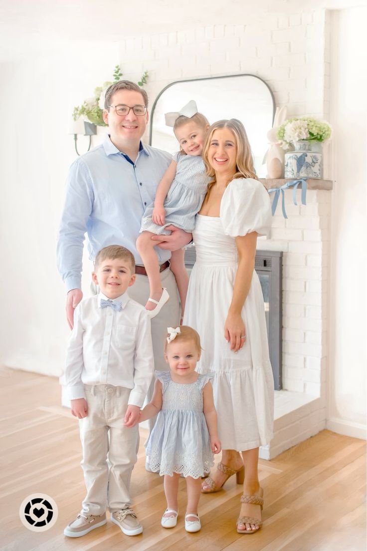 Trajes coordenados para fotos de família na Páscoa
