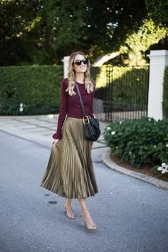 31 melhores ideias de looks com saia plissada dourada | looks com saia, looks, saia plissada dourada 31 melhores ideias de looks com saia plissada dourada | looks com saia, looks, saia plissada dourada - look com saia dourada