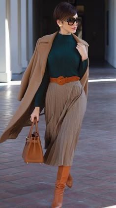 140 melhores ideias de saias e botas | estilo, moda, moda outono - look de inverno com saia longa