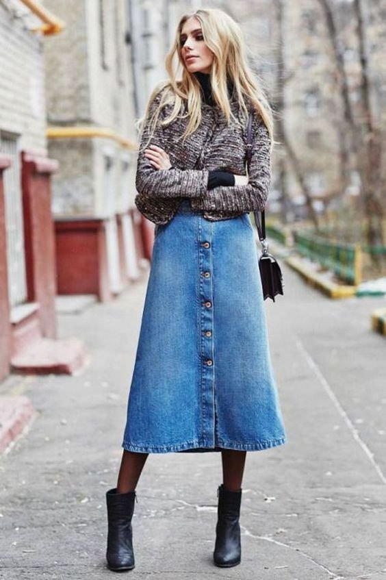 43 maneras de usar faldas midi: te encantarán estos looks 2023 | Cánones de la moda 43 maneras de usar faldas midi: te encantarán estos looks 2023 | Cánones de la moda - conjuntos con falda vaquera para invierno