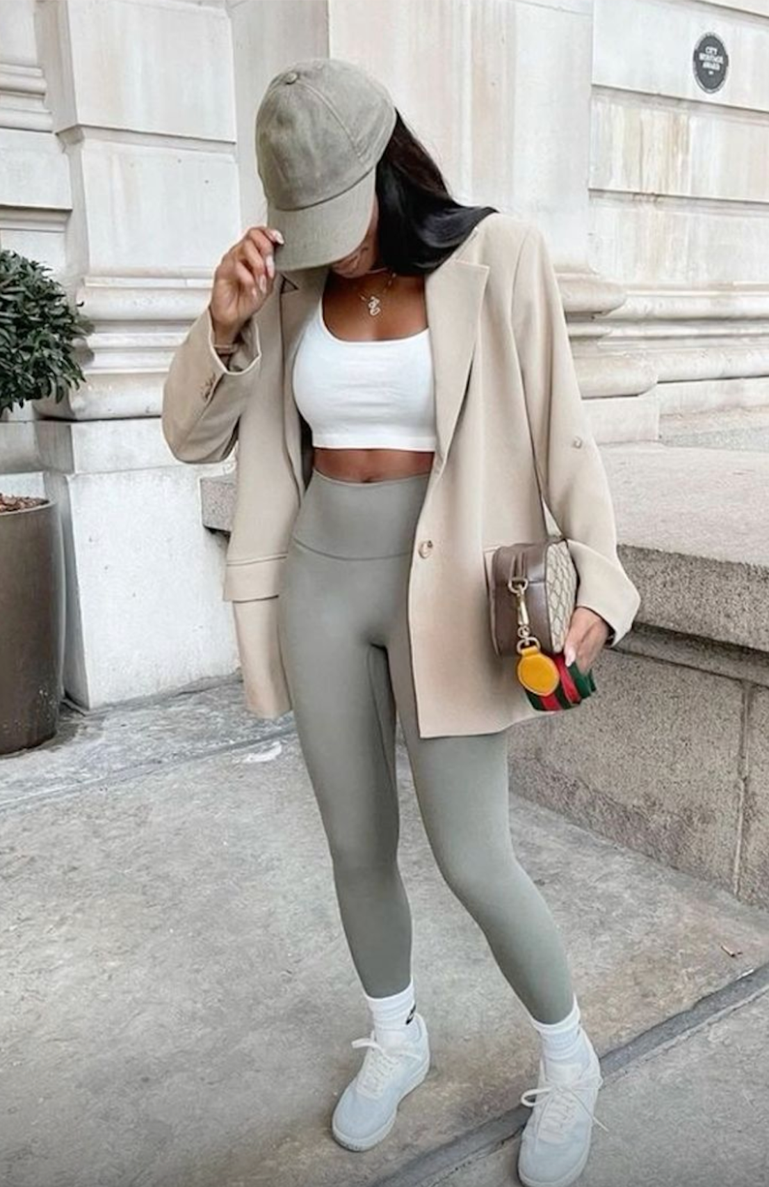 23+ Ideias de roupas de outono sem esforço com chapéus — ASHLINA KAPOSTA 23+ Ideias de roupas de outono sem esforço com chapéus — ASHLINA KAPOSTA - roupa de cardigan curto