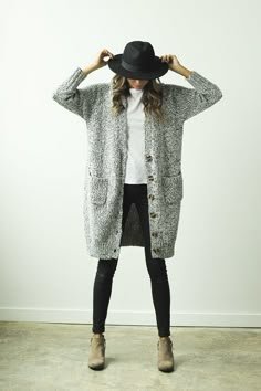 53 Ideias de casacos cardigan sal e pimenta | moda, como usar, estilo 53 Ideias para casacos cardigan sal e pimenta | moda, como usar, estilo - look com cardigan longo