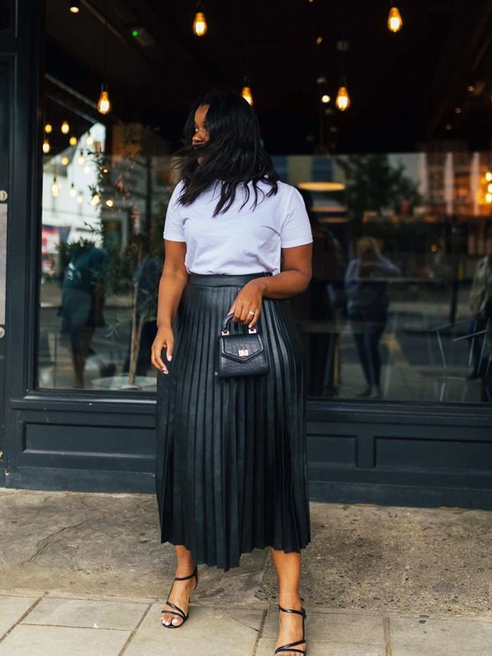 Nem todos os itens combinam com saia midi, mas acho que esses 3 looks sempre funcionam Nem todos os itens combinam com saia midi, mas acho que esses 3 looks sempre funcionam - look saia preta inverno