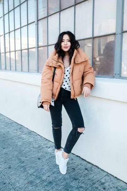¿Cómo llevar una chaqueta acolchada? 31 ideas de atuendos ¿Cómo usar una chaqueta acolchada? 31 ideas de atuendos - Conjunto con chaqueta acolchada negra